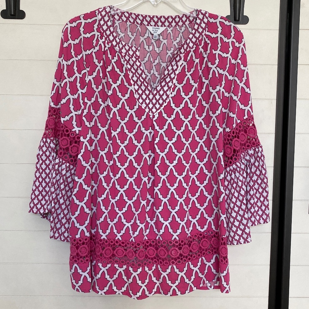 Crown and Ivy Pink and White Garden Party Signature Top Petite Medium